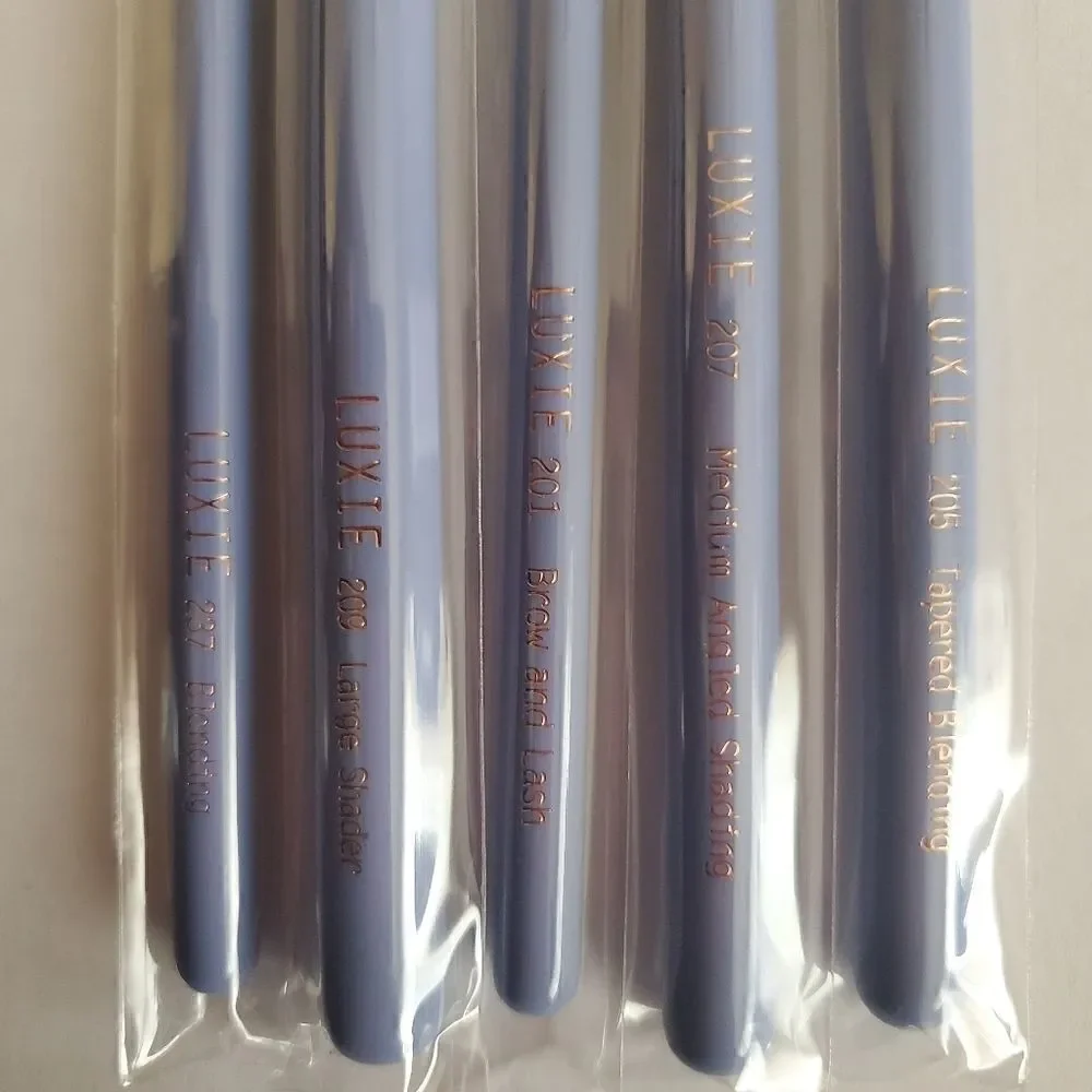Luxie wonderlust eyeshadow brush set